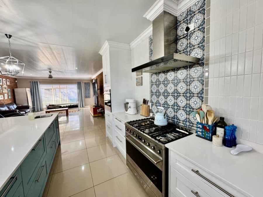 5 Bedroom Property for Sale in Mooivallei Park North West